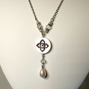 Women's Swarovski and mother of pearl necklace
